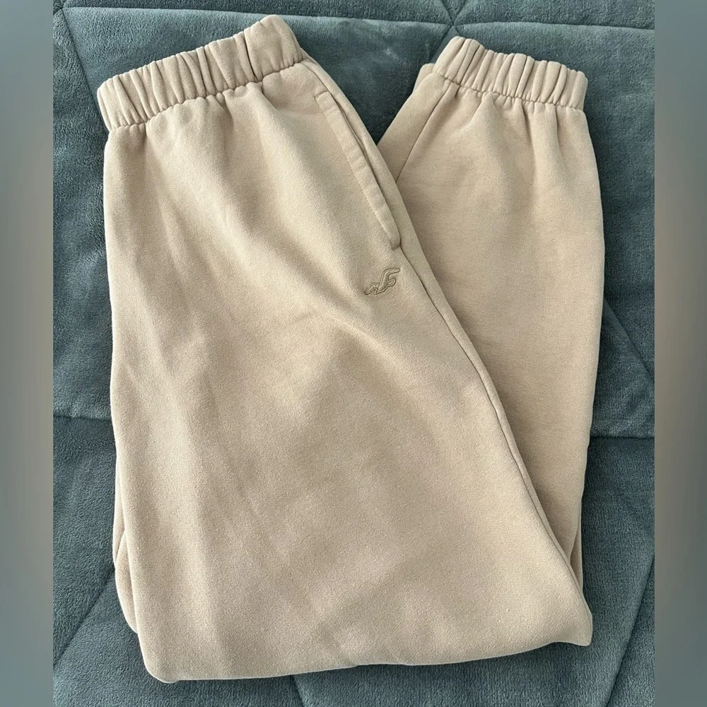 Hollister Ultra High Rise Fleece Jogger - Picture 1 of 4